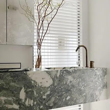 Petite Maison Dans Le Marais Apartment *